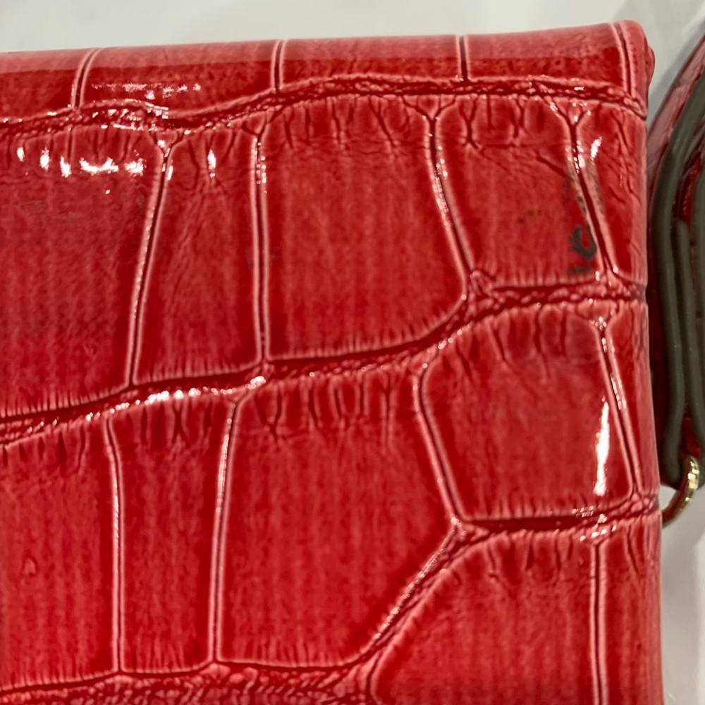 ☀️ CLEARANCE: Guess Lulin wristlet - Picture 8 of 8